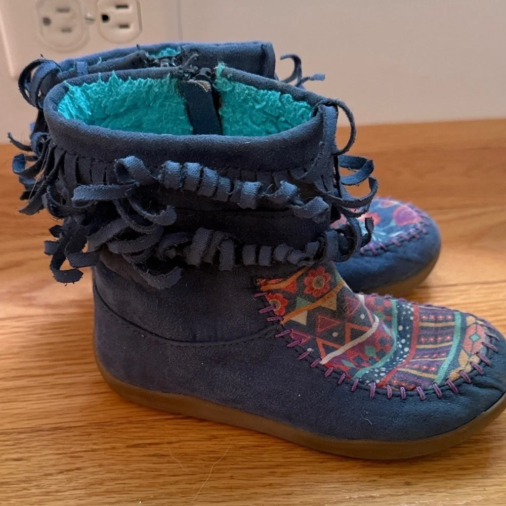 Chooze Kids Moccasins with Blue and Multicolor Design
